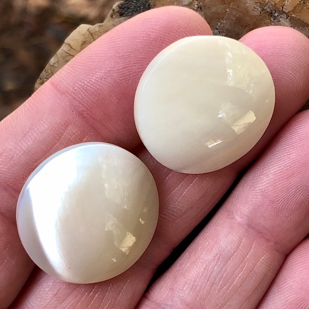 VTG moon glow white Lucite pierced earrings